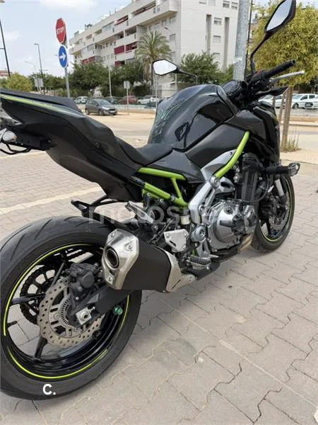 Kawasaki Z900 - Vista 3