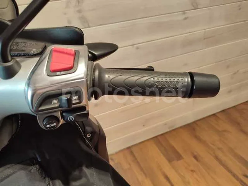 Piaggio MP3 - Vista 14