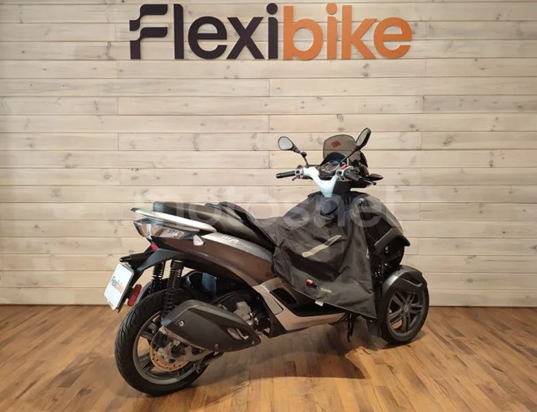 Piaggio MP3 - Vista 4