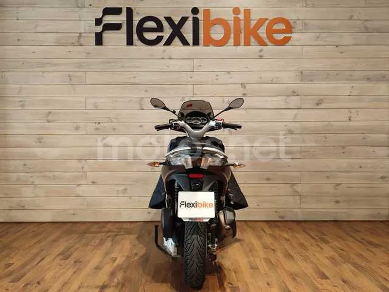 Piaggio MP3 - Vista 5