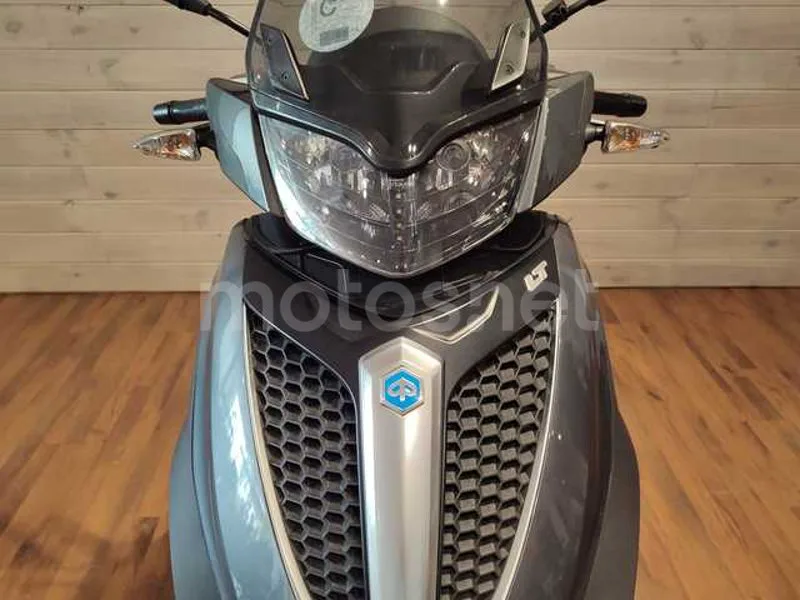 Piaggio MP3 - Vista 10