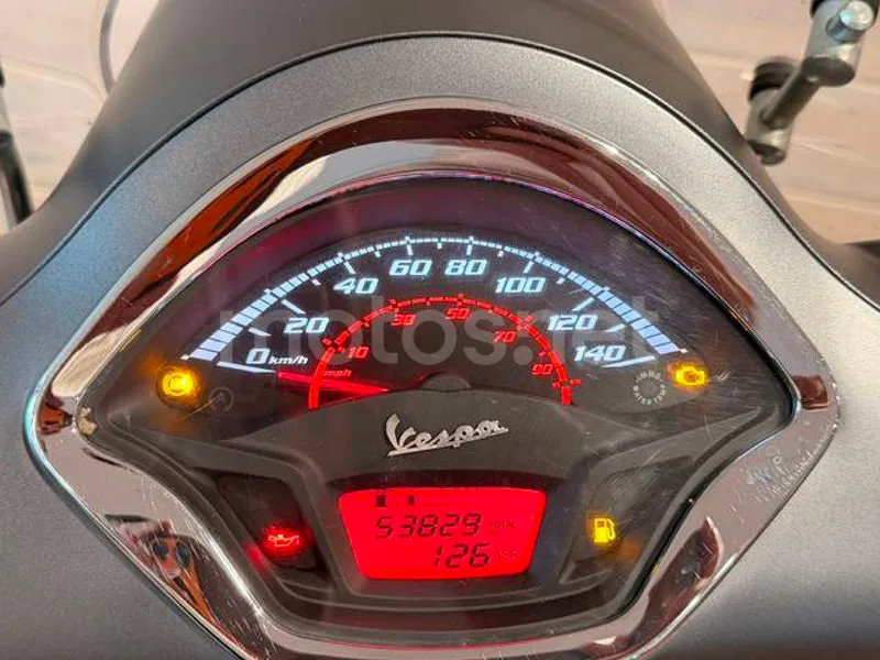 Vespa GTS 300 - Vista 13