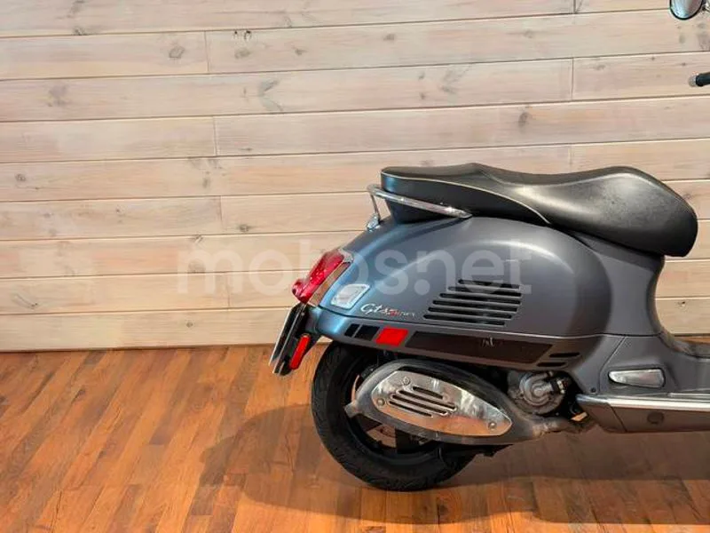 Vespa GTS 300 - Vista 7
