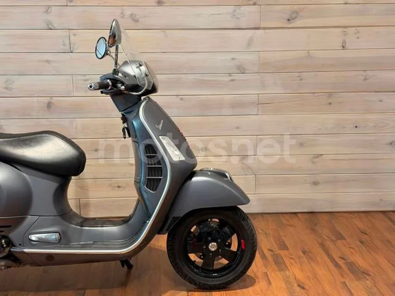 Vespa GTS 300 - Vista 8