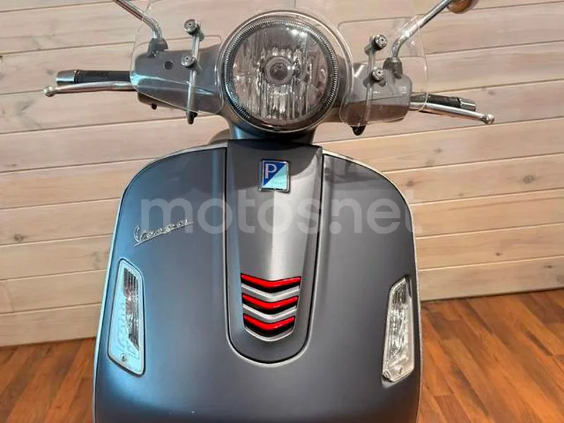Vespa GTS 300 - Vista 10