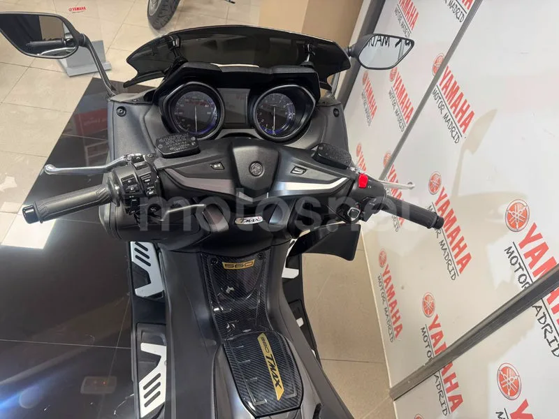Yamaha TMAX 560 - Vista 11