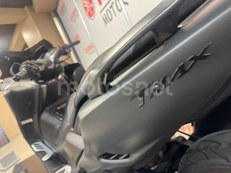 Yamaha TMAX 560 - Vista 9