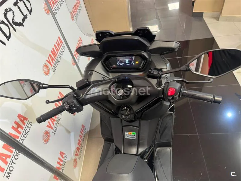 Yamaha XMAX 125 - Vista 9