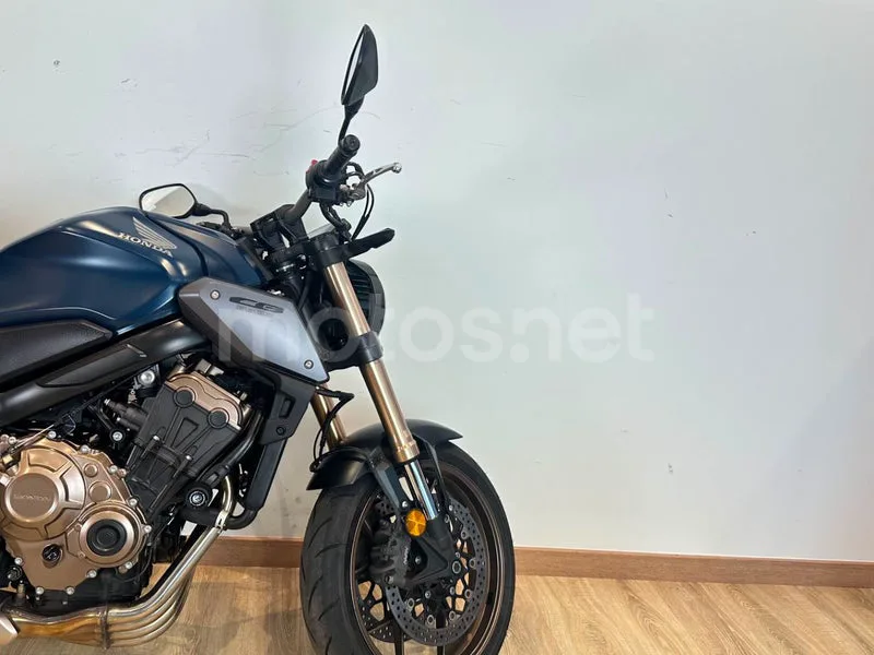 Honda CB650R - Vista 7