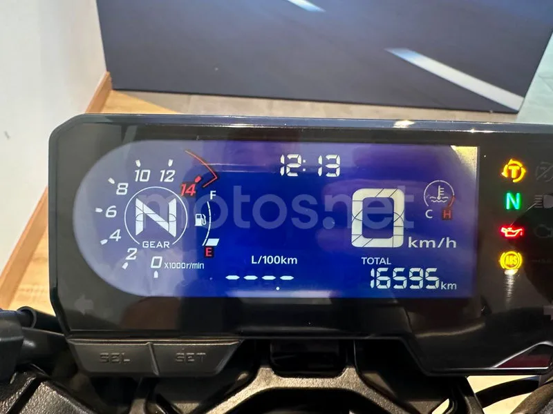 Honda CB650R - Vista 9