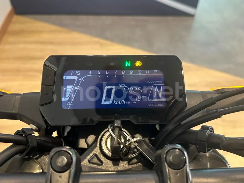Honda CB125R - Vista 8