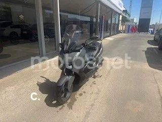 Yamaha XMAX 125 - Vista 4
