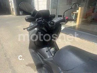 Yamaha XMAX 125 - Vista 10