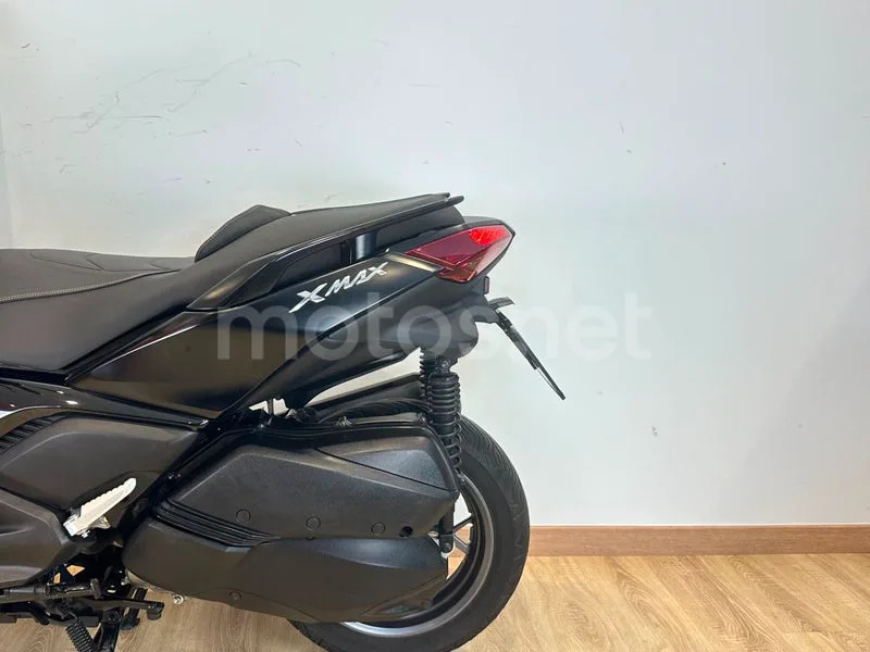 Yamaha XMAX 300 - Vista 3