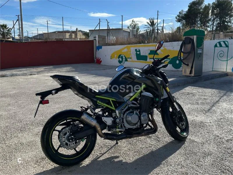 Kawasaki Z900 - Vista 3