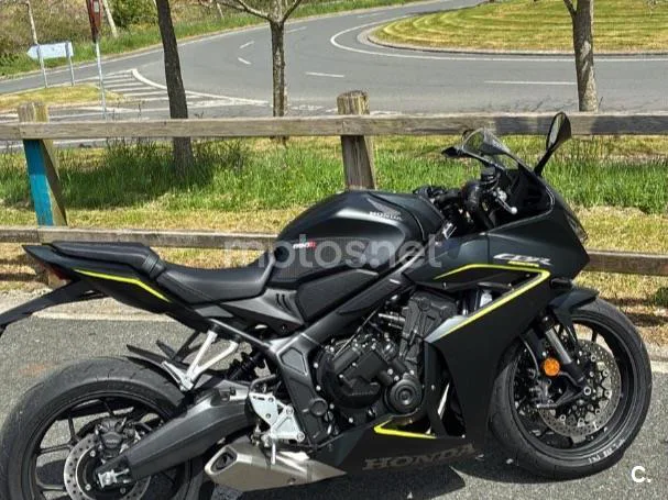 Honda CBR650R - Vista 4