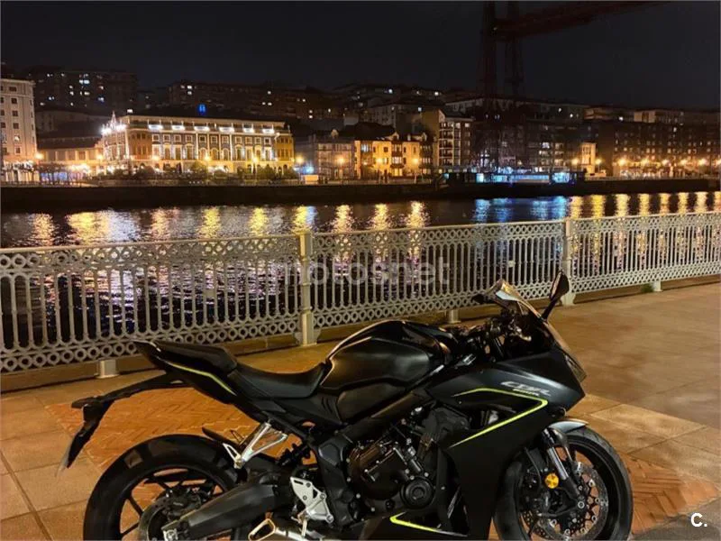 Honda CBR650R - Vista 7