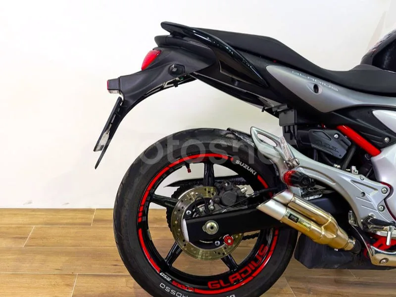 Suzuki Gladius 650 - Vista 3