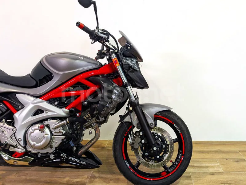Suzuki Gladius 650 - Vista 4