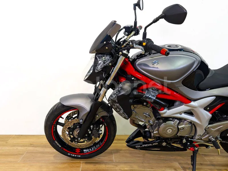 Suzuki Gladius 650 - Vista 8