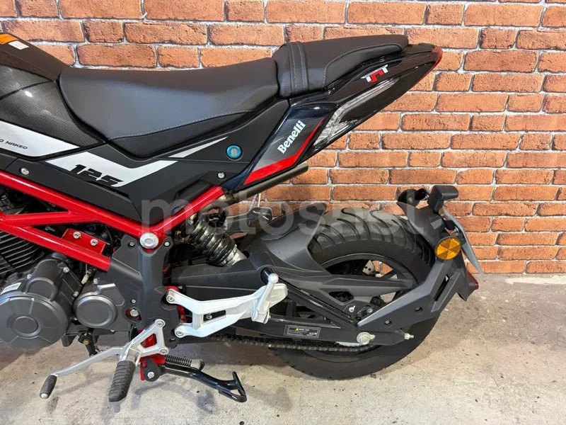Benelli TNT 125 - Vista 11