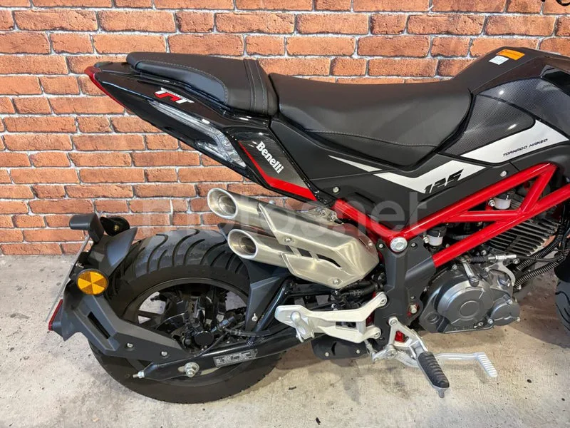 Benelli TNT 125 - Vista 17