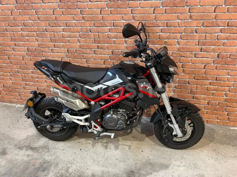 Benelli TNT 125 - Vista 5