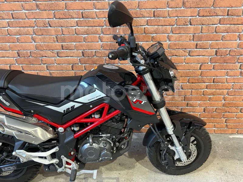 Benelli TNT 125 - Vista 6