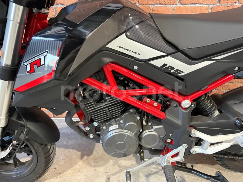 Benelli TNT 125 - Vista 10