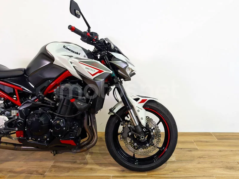Kawasaki Z900 - Vista 4