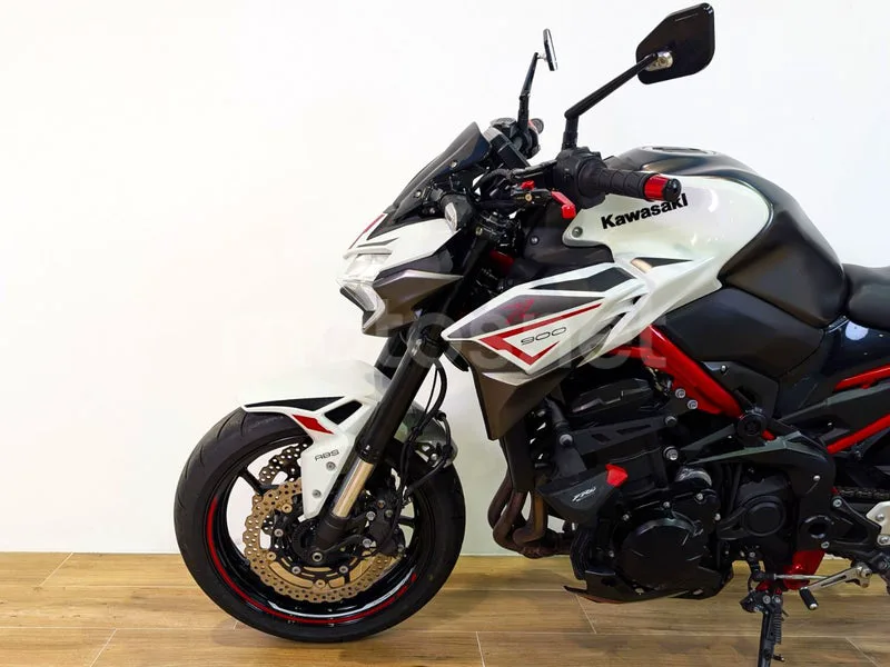 Kawasaki Z900 - Vista 8