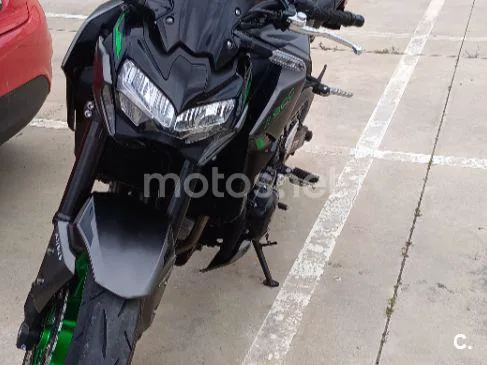 Kawasaki Z900 - Vista 3