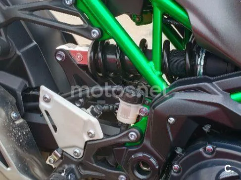 Kawasaki Z900 - Vista 4