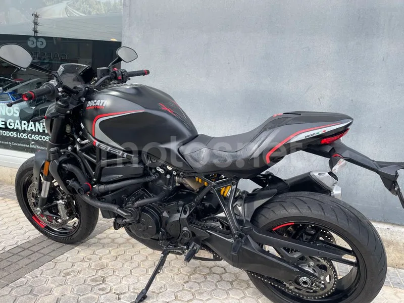 Ducati Monster 821 - Vista 3