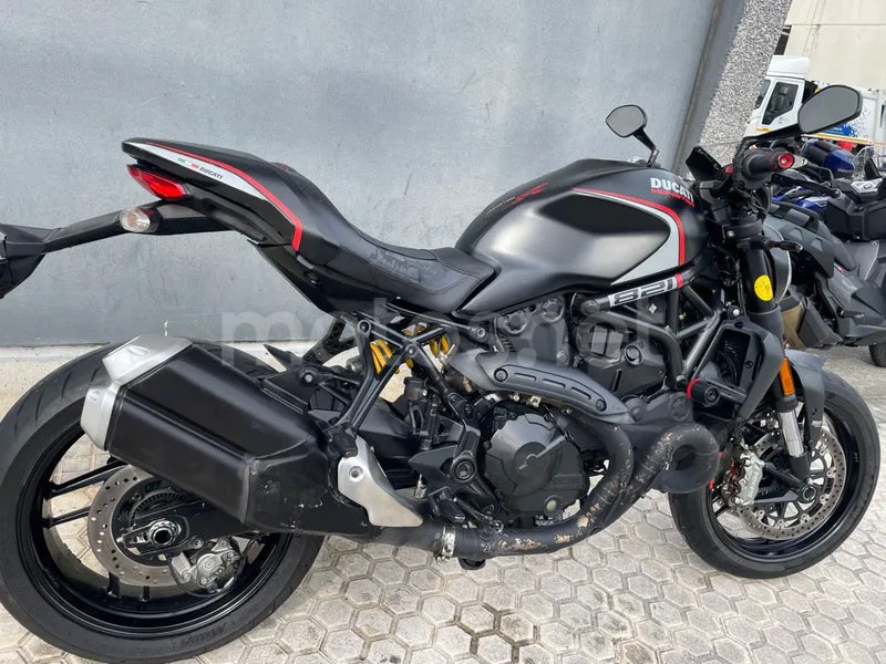 Ducati Monster 821 - Vista 4