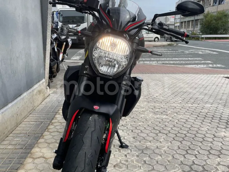 Ducati Monster 821 - Vista 7