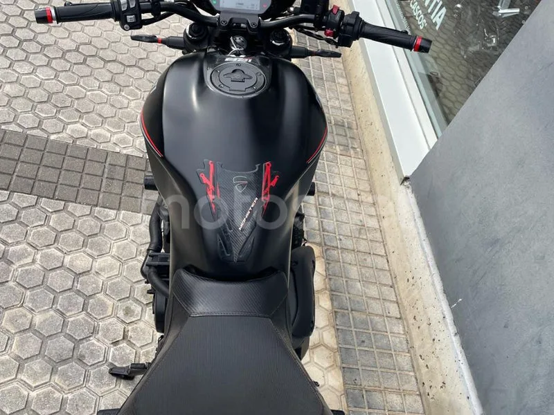 Ducati Monster 821 - Vista 8