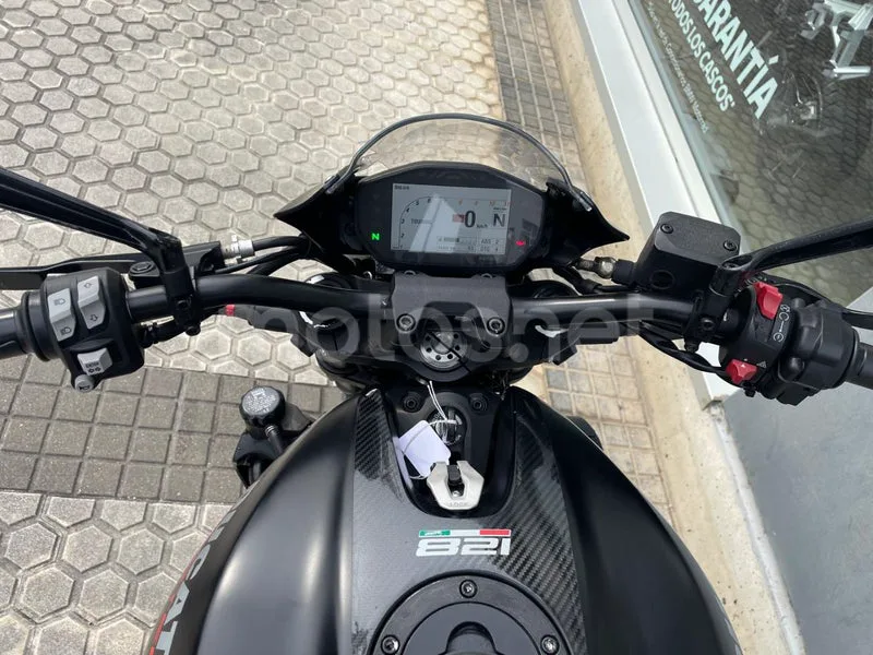 Ducati Monster 821 - Vista 9
