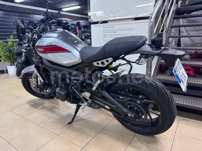 Yamaha XSR900 - Vista 3
