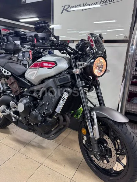 Yamaha XSR900 - Vista 7