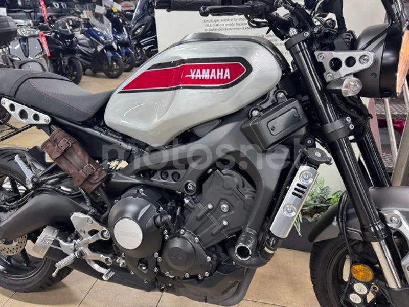 Yamaha XSR900 - Vista 9