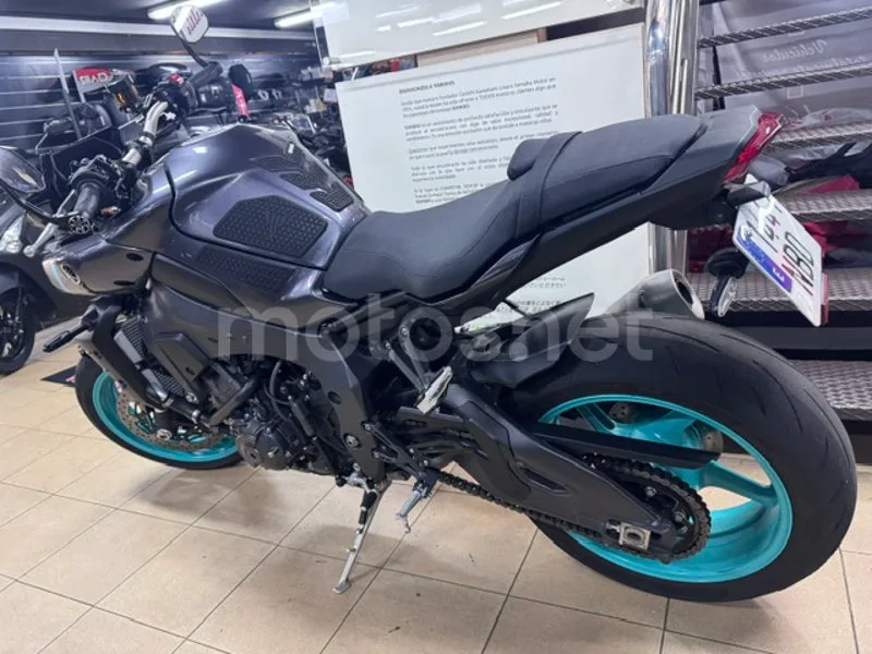 Yamaha MT-10 - Vista 7