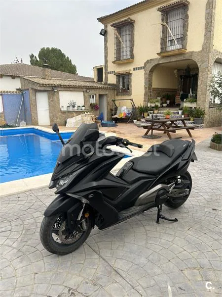 Kymco AK 550 - Vista 3