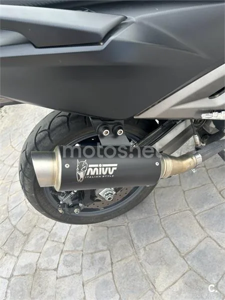 Kymco AK 550 - Vista 5