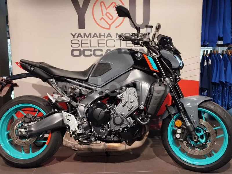 Yamaha MT-09 - Vista 15