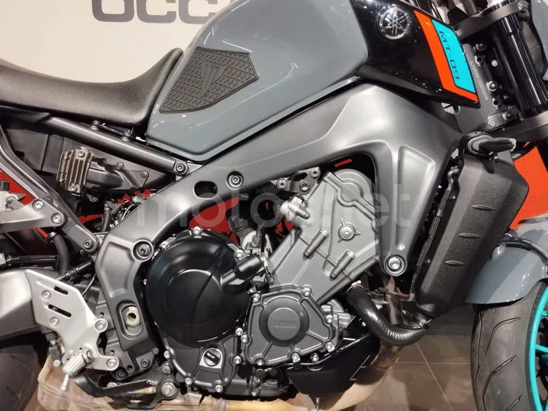 Yamaha MT-09 - Vista 18