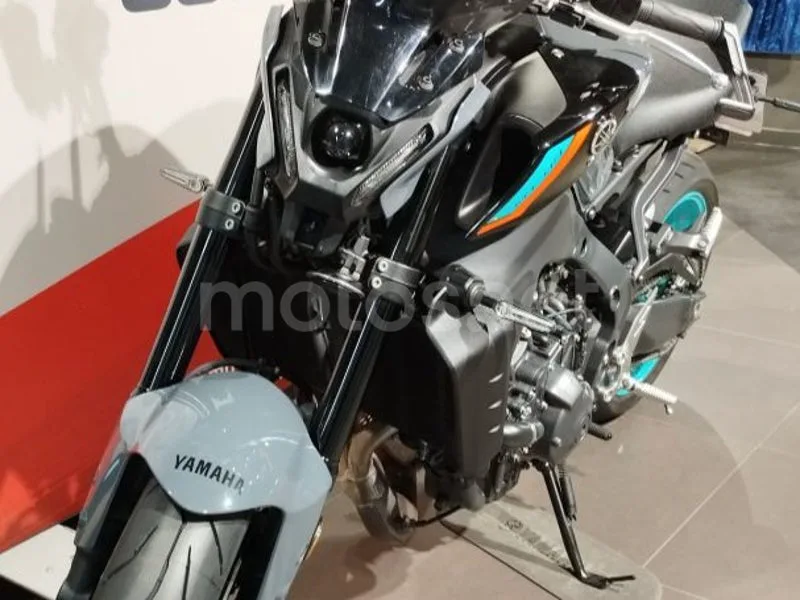 Yamaha MT-09 - Vista 9