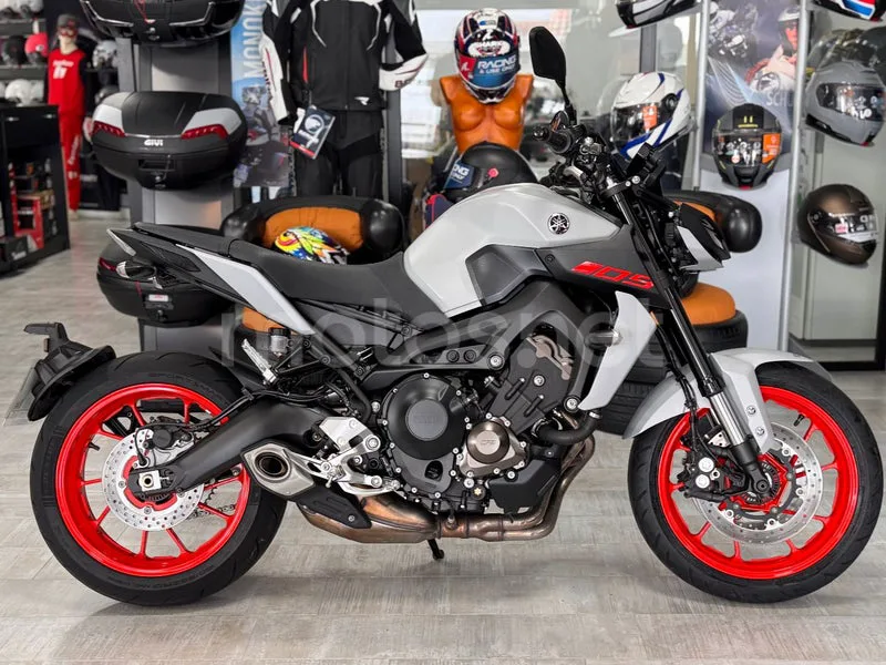 Yamaha MT-09 7990 € 2021 Pontevedra - 1