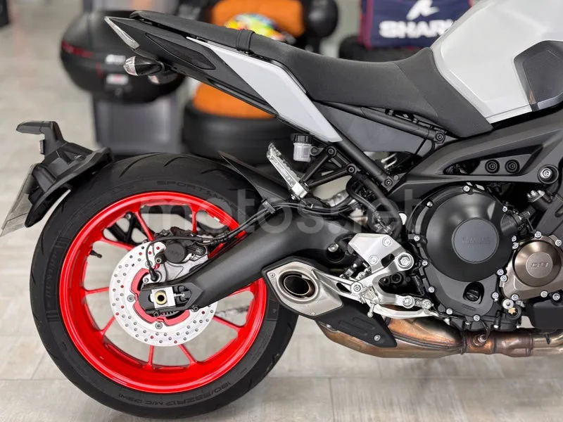 Yamaha MT-09 - Vista 4