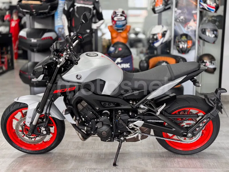 Yamaha MT-09 - Vista 5